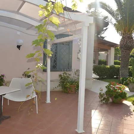 Paola Villa Fontane Bianche